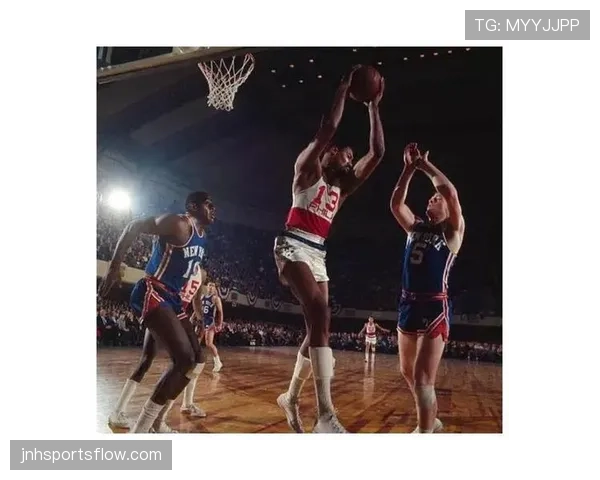 篮球中，究竟如何判定干扰球？国际规则与NBA有何不同？